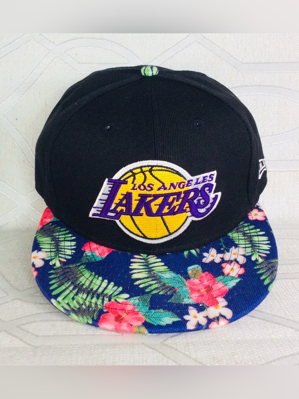 New Era Kids Los Angeles Lakers Black Hat with Floral Blue Brim
